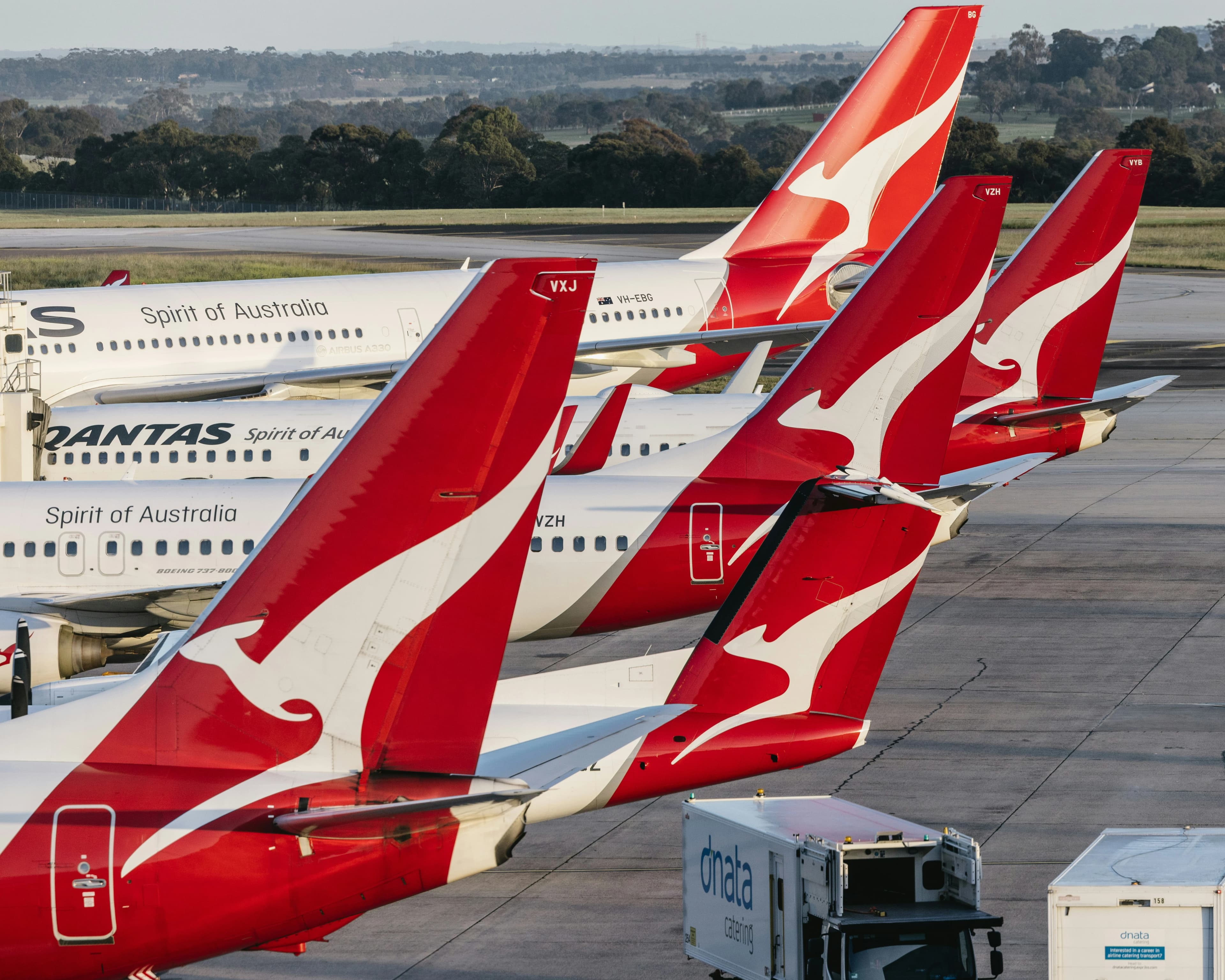 ME CABS premium taxi for Melbourne Airport transfers — booked, fixed-fare rides, flight tracked